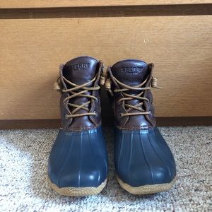 Women’s Sperry Boots size 8 navy good condition